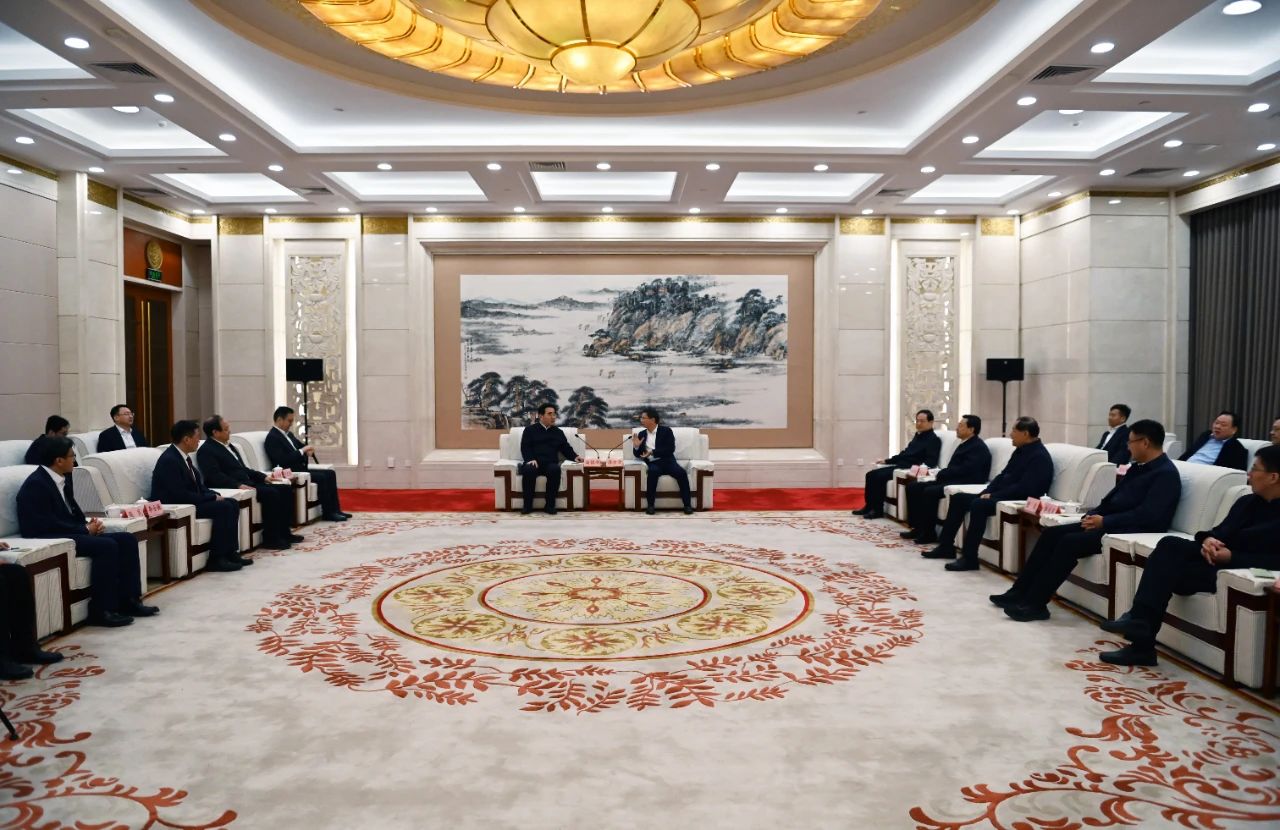 濟(jì)寧市委書記溫金榮，市委副書記、代市長張海波會(huì)見滿慎剛一行